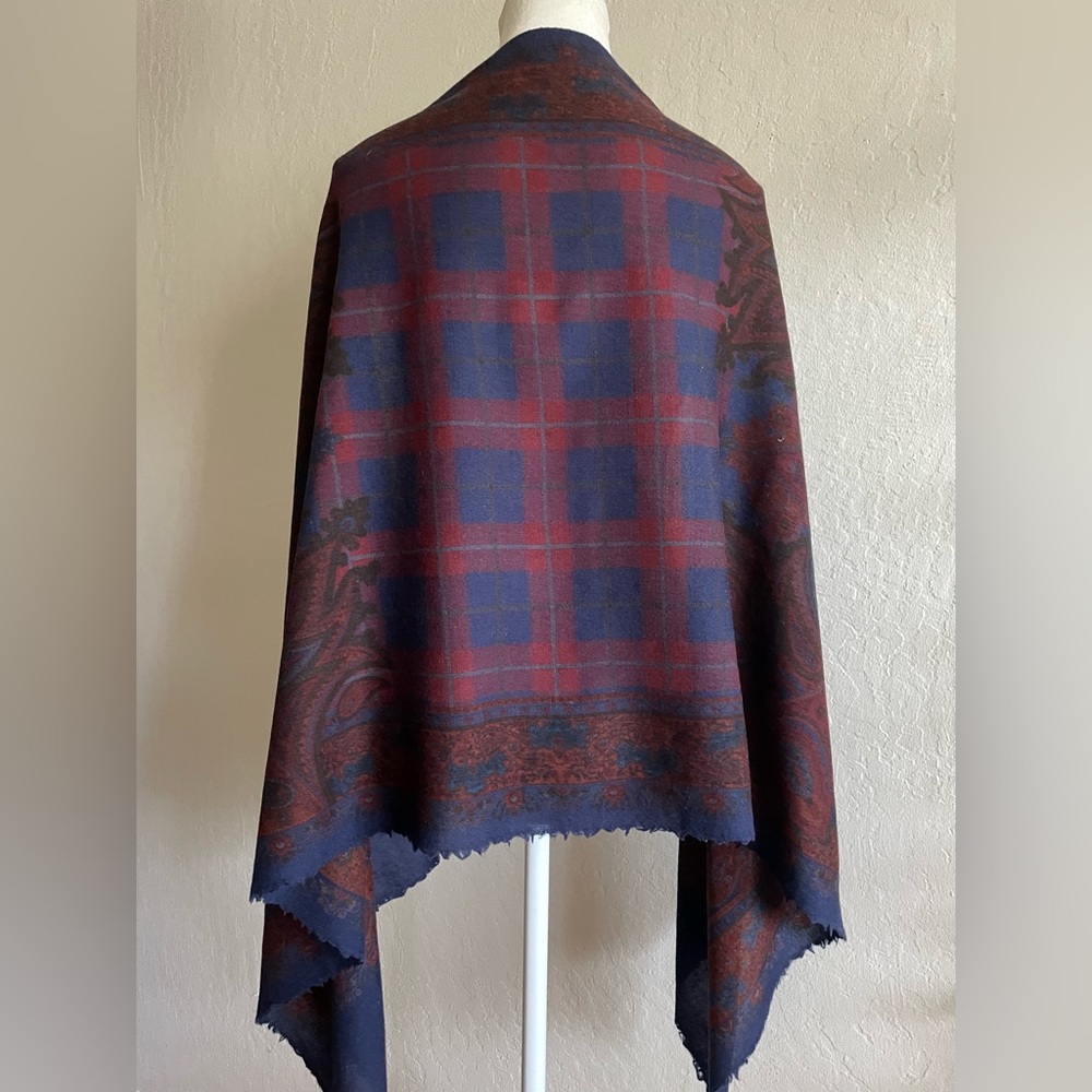 Thin wool scarf - Picture 3 of 13